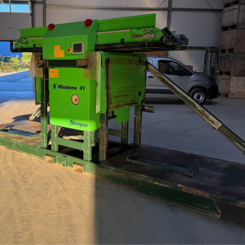 Robuuste constructie gebruikte Miedema AKV-41 kistenvuller