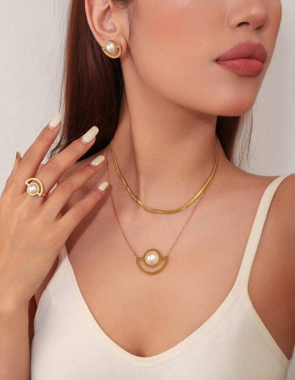 Parure élégante 4 pièces avec perles – Bague, collier et boucles d’oreilles
