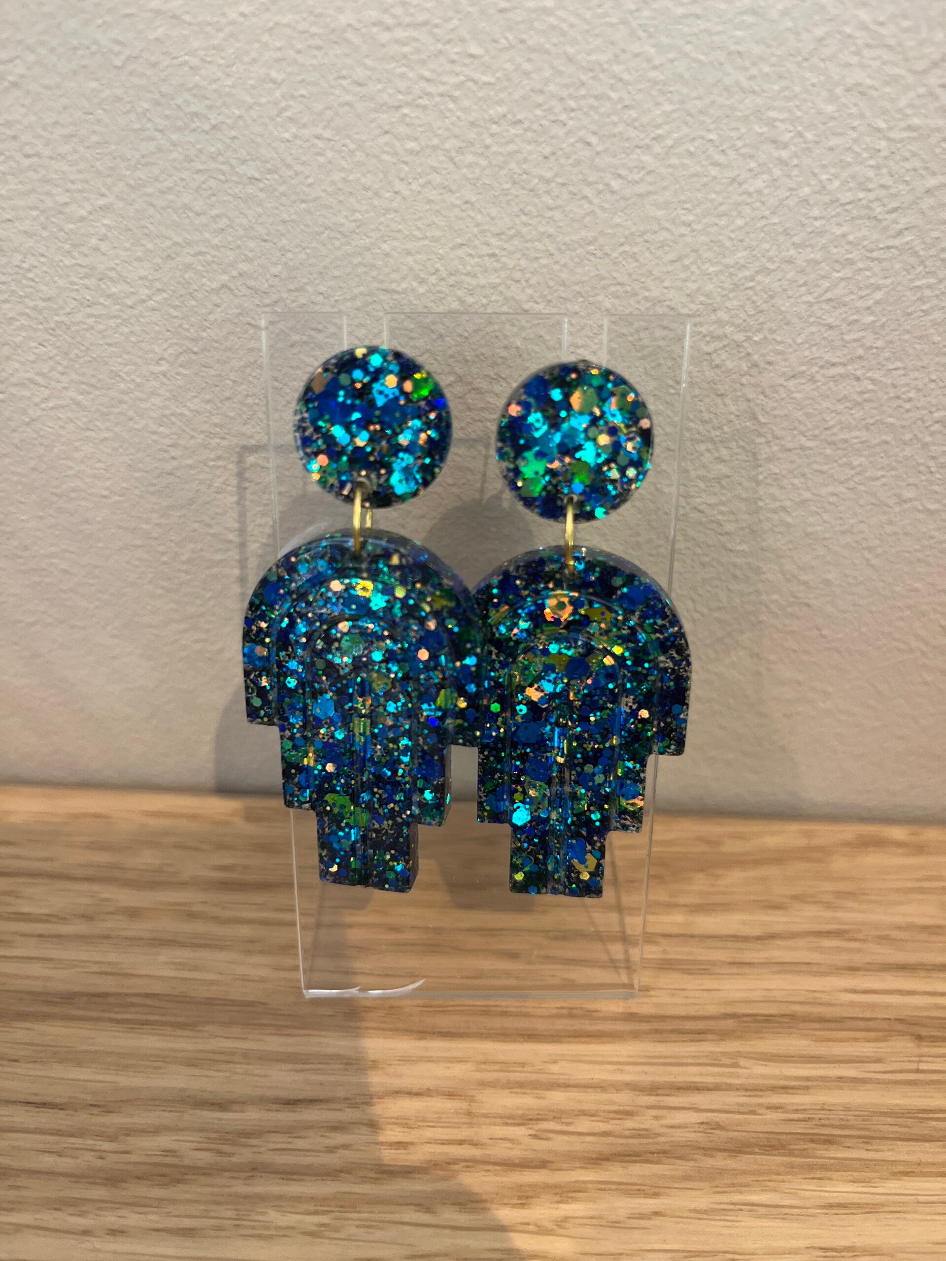 Les boucles d'oreilles Laura