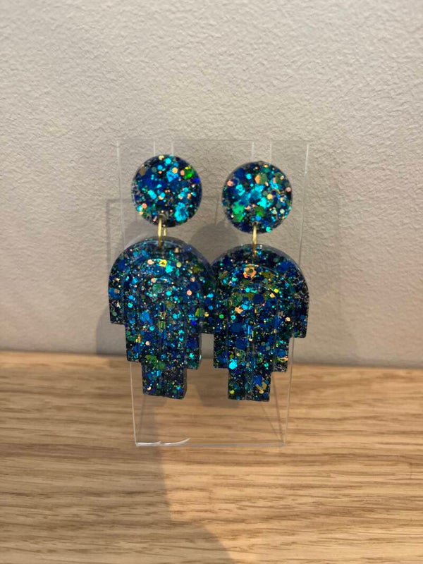 Les boucles d'oreilles Laura