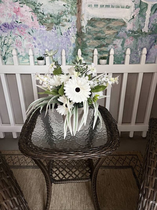 White Garden Daisy Basket