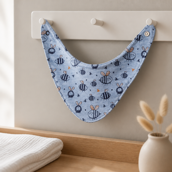 Handgemachte Baby-Halstücher (0–6 Monate) mit Druckknopf – weich, saugfähig, hautfreundlich