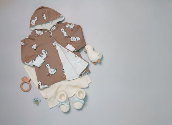 Handmade Jacke mit Kapuze & Druckknöpfen – Größe 104