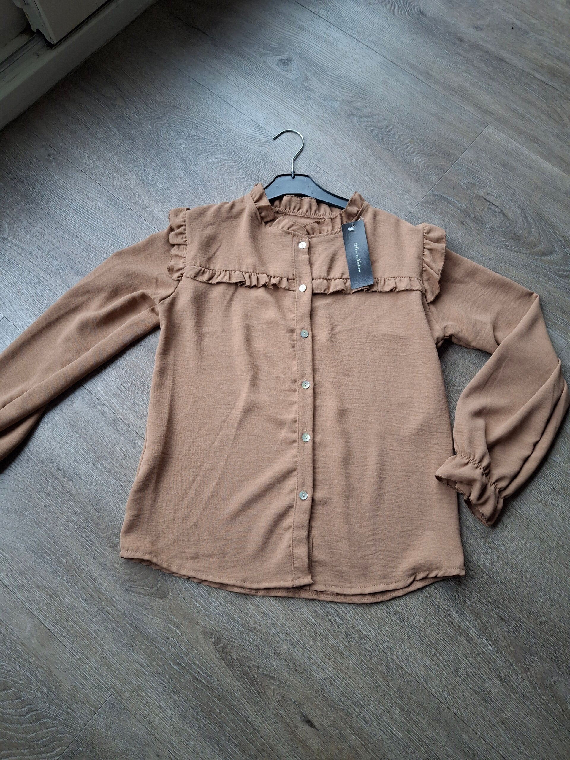 blouse taupe
