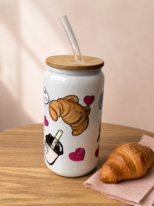 Wit drinkbeker met croissant