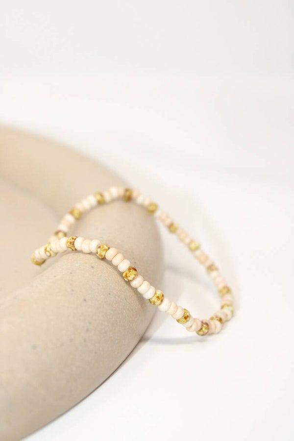 Armband wit/aarde tint