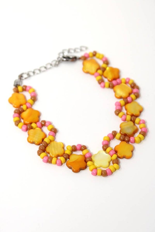 Armband gele bloemen