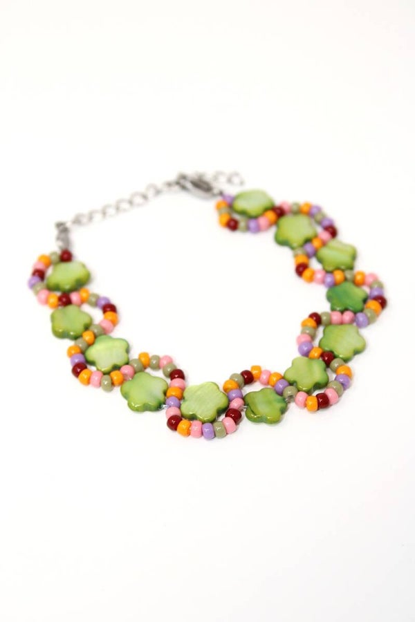 Armband groene bloemen