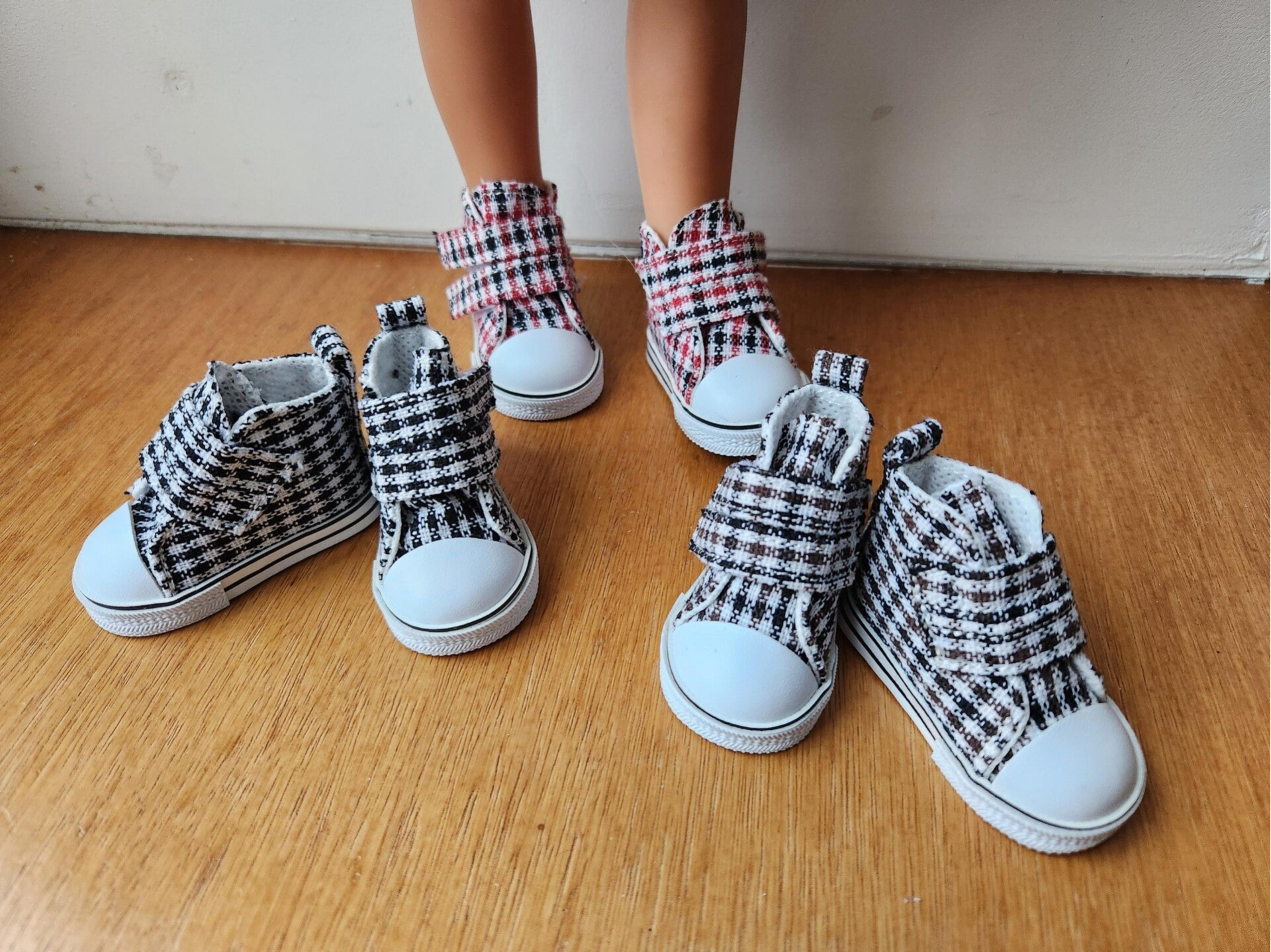 Baskets à carreaux noires rouges marrons 55 mm