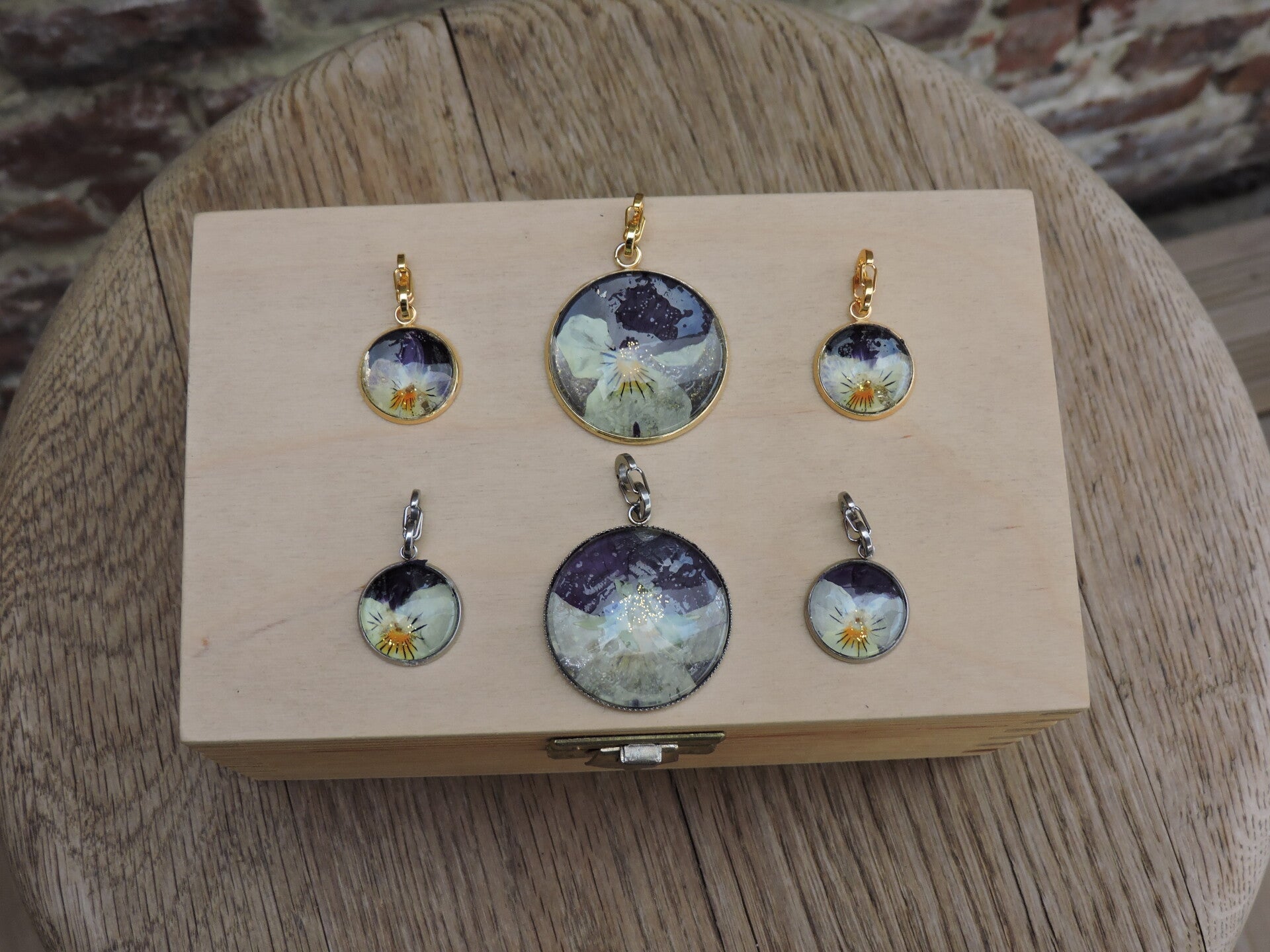 Charms Artisanaux en acier inoxydable – Fleurs Séchées & Dôme de verre