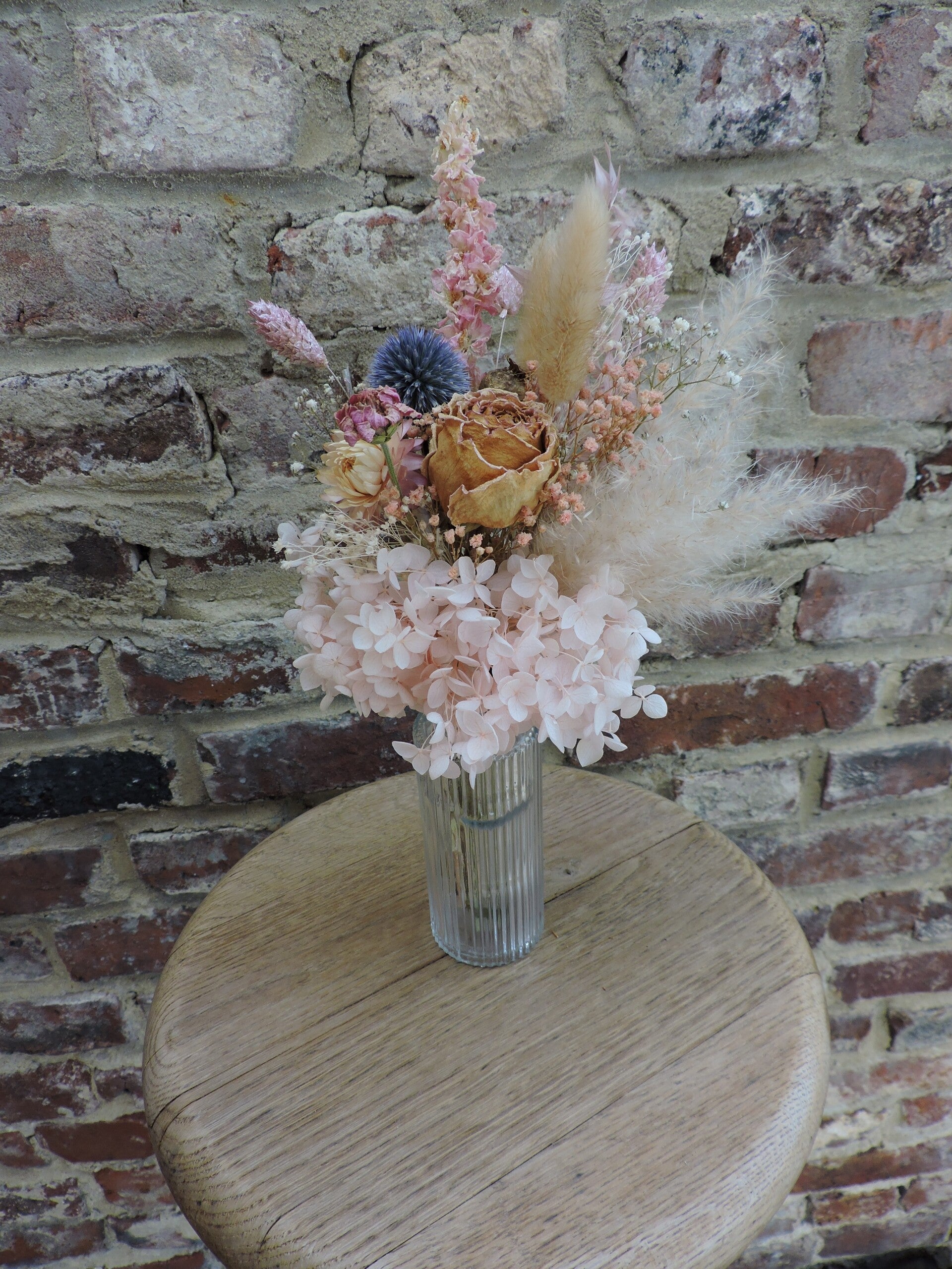 Petit Bouquet Végétal & son vase – Nuances rose poudrée & beige