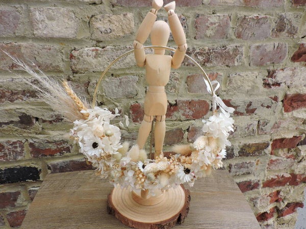 Couronne Murale « Nuage de Soie » – Cercle Doré 20 cm & Demi-Lune Florale