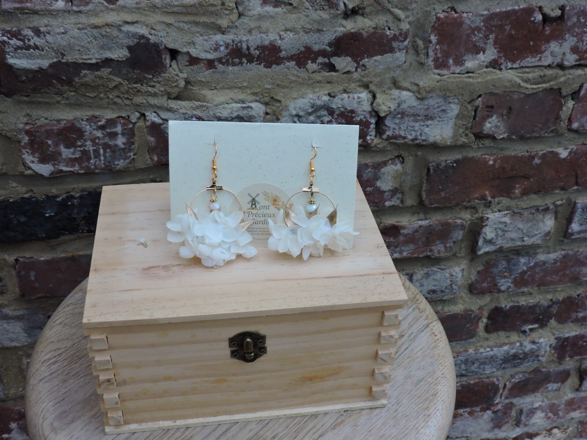 Boucles d'oreilles « Hortense » – Anneaux fleuris en hortensia stabilisé