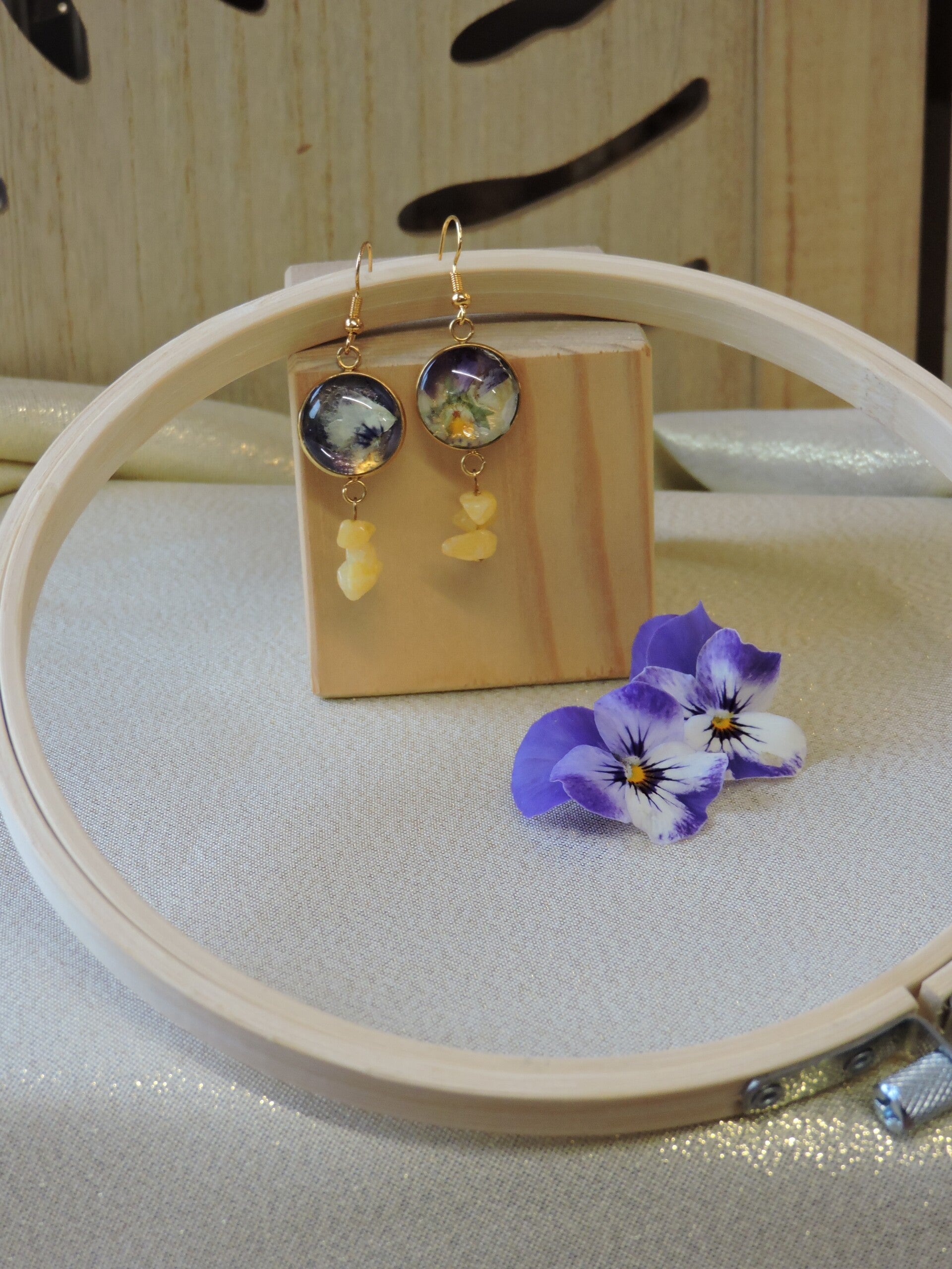 Boucles d'oreilles Pensée Séchée & Pierres Minérales – Collection "Douces Pensées"
