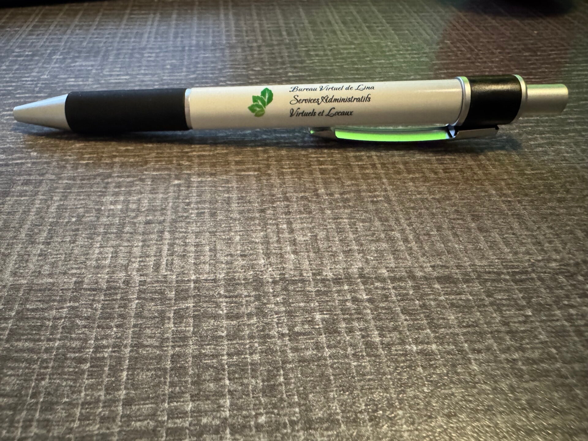 Stylo avec logo et description