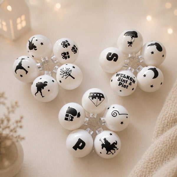 DIY Sinterklaasstickers voor op de kerstballen