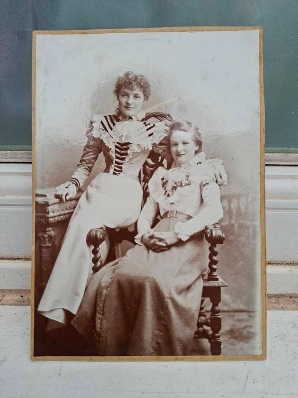 1899 Victorian Cabinet Card Photograph