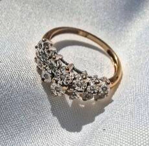 2012 9ct gold natural boutique diamond ring