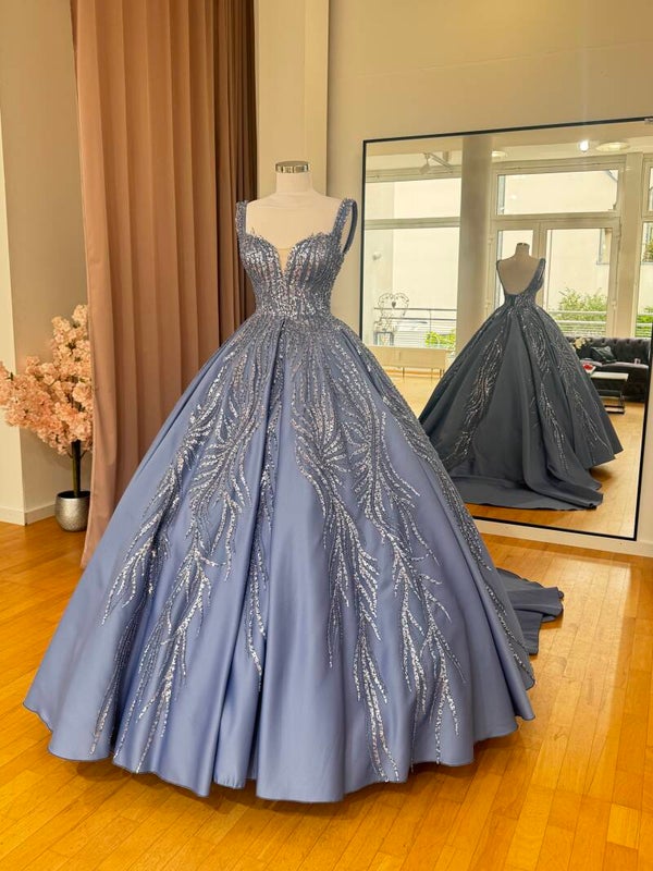 Verlobungskleid in Hellblau mit Paillettenstickerei