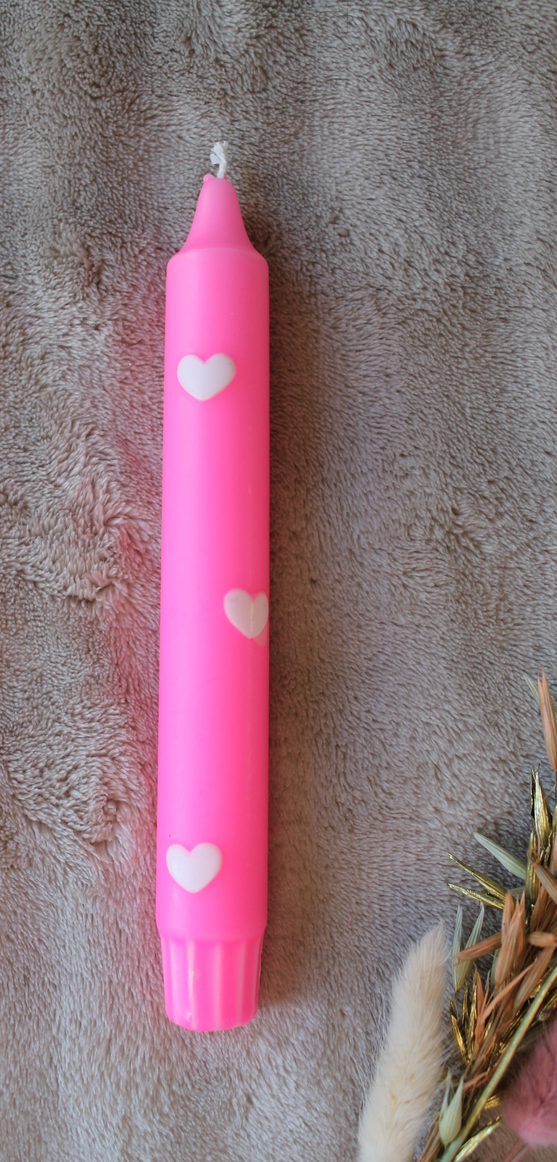 Dinerkaars Neon-Roze met witte hartjes
