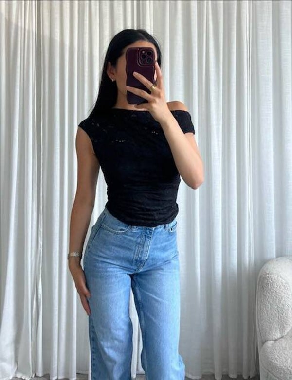 Romantic Lace Off-Shoulder Top - Zwart & Wit