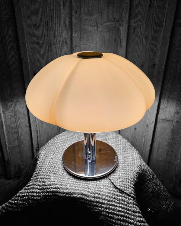 Guzzini Tischleuchte Quadrifoglio by Gae Aulenti 60/70s