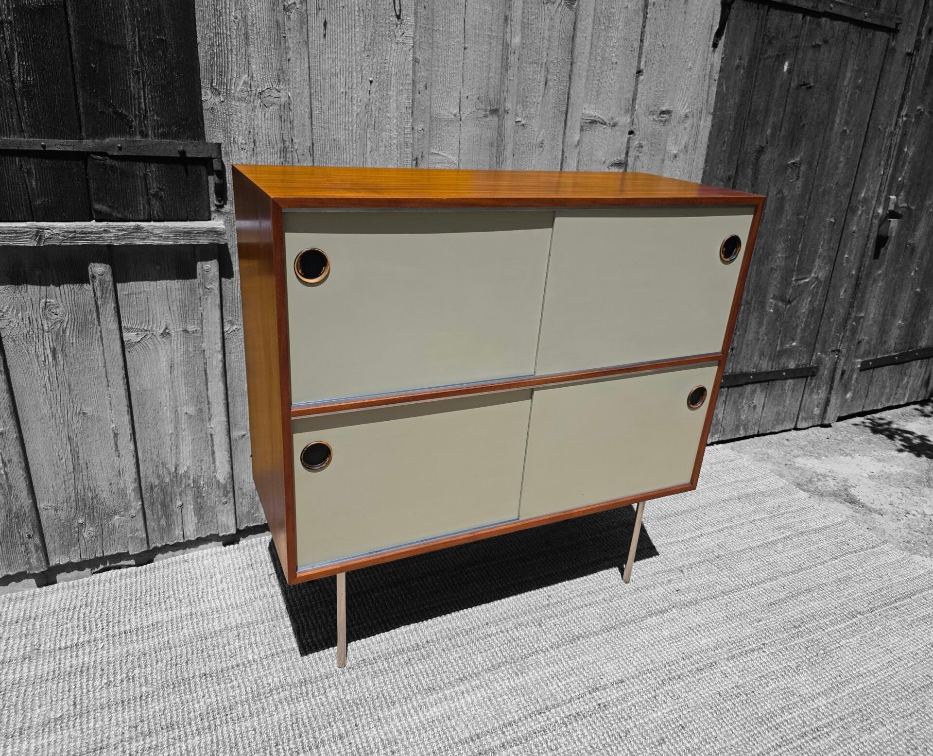 Kurt Thut   Sideboard "Schiebetürkorpus 943"