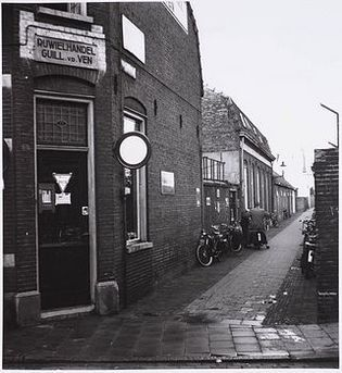 Fietsenmaker Guill van de Ven op de hoek van het Pieter Vreddepad Tilburg.