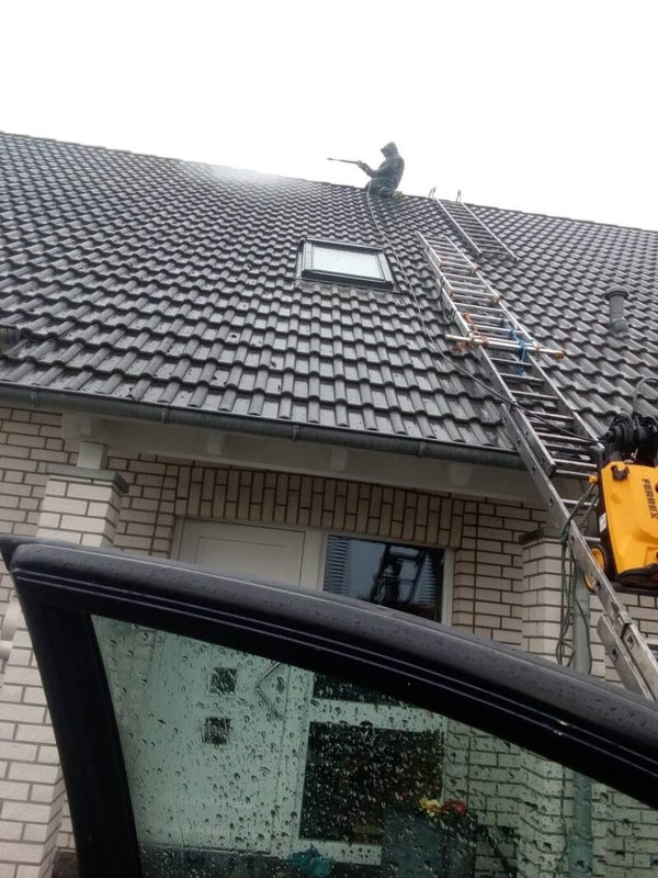 Umweltschonende Reinigung von Dächern, Fassaden, Terrassen, Wintergärten und Gehwegen