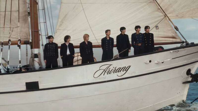 Escena del MV oficial de Swim, sencillo principal de la discografía ARIRANG, comeback 2026 BTS