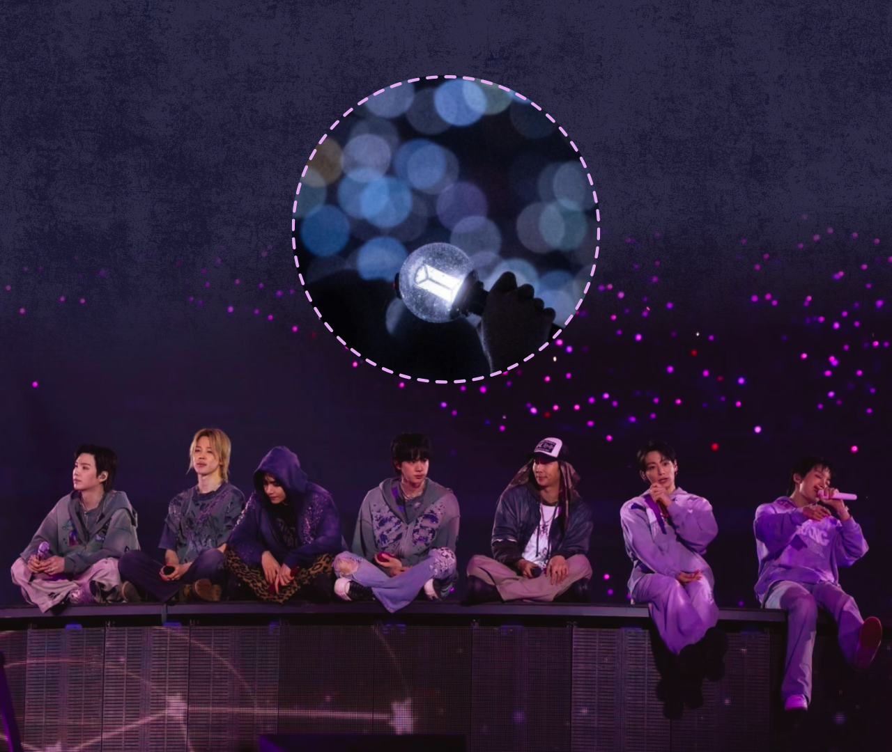 Composición de BTS en concierto. Abajo, los siete miembros descansan sentados sobre una tarima con ropa informal morada y gris. Arriba, un círculo resalta un Army Bomb encendido, el lightstick oficial. El fondo