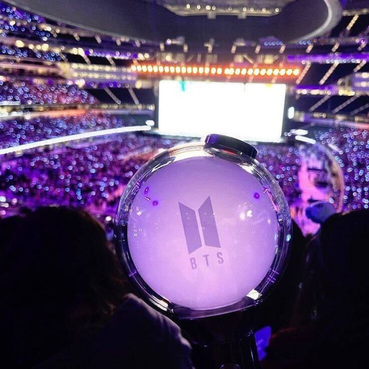 ARMY en concierto con su Armybomb