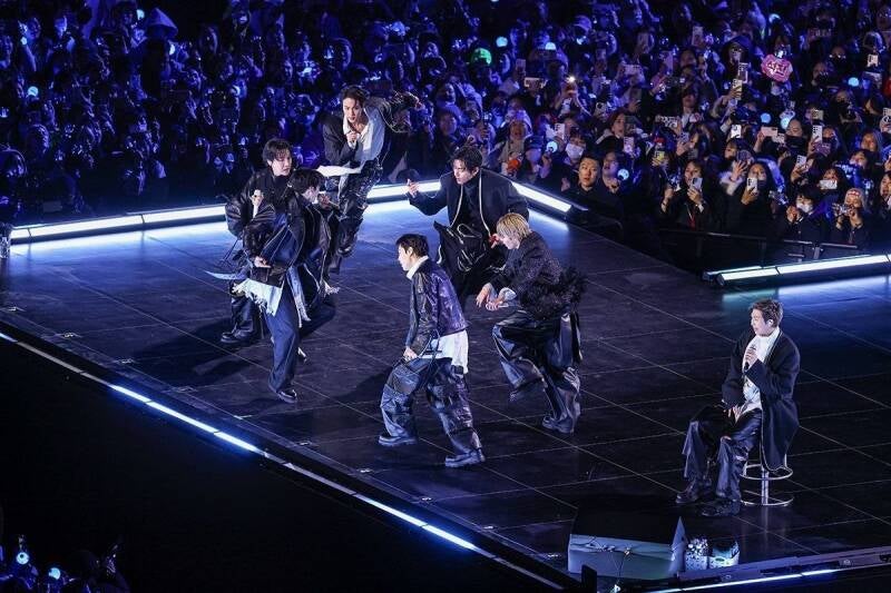 BTS en la emblemática plaza Gwanghwamun en Seúl, Corea del Sur. Comeback ARIRANG