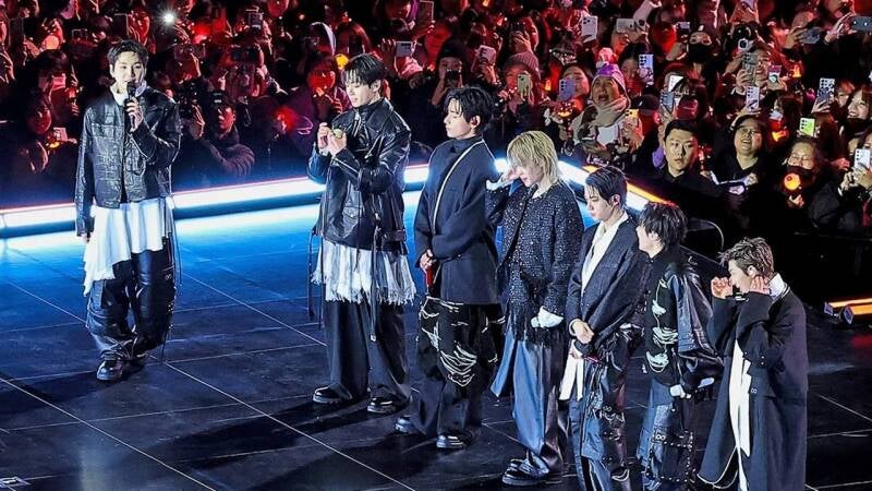 BTS en la emblemática plaza Gwanghwamun en Seúl, Corea del Sur. Comeback ARIRANG