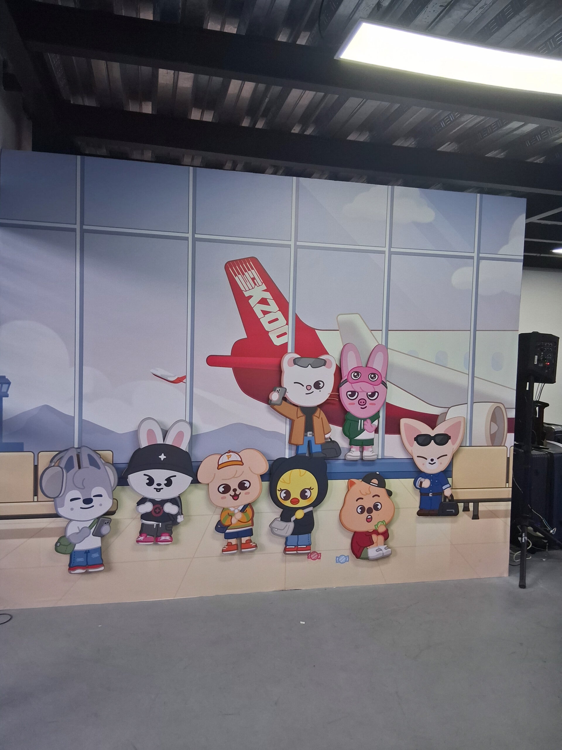 Stray Kids con sus representantes en caricatura