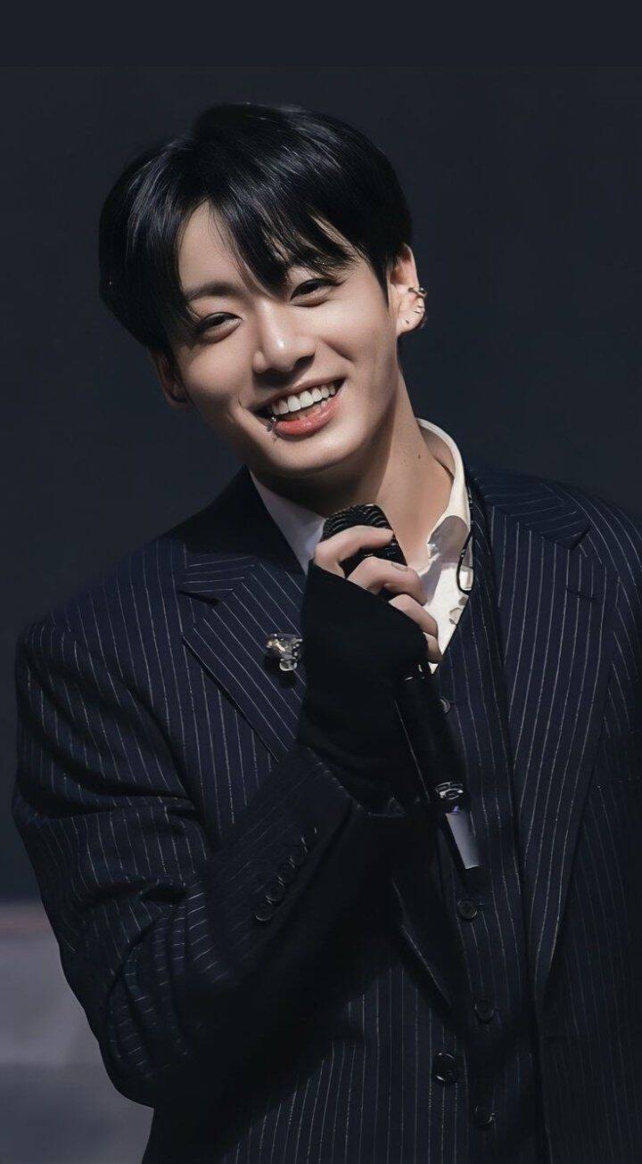 Jungkook haciendo lo que más le gusta