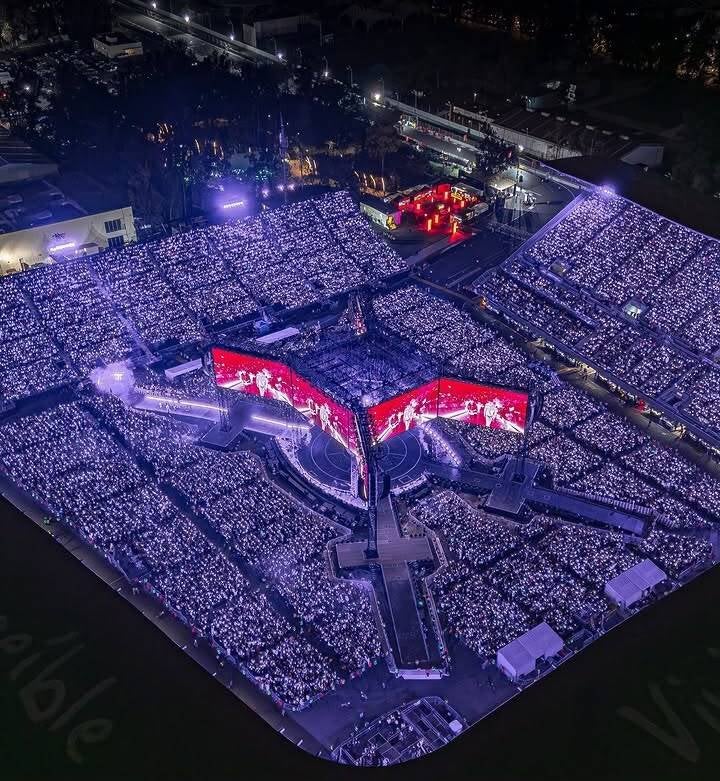 BTS Escenario 360 Gira Arirang