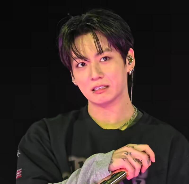 Reacción de Jungkook a Permission To Dance como canción sorpresa en Las Vegas. 