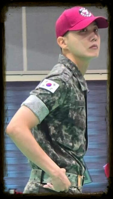 Hoseok en el servicio militar