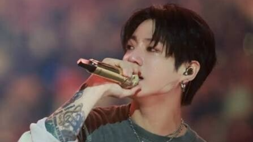 Jungkkok  muestra su sensibilidad con  lágrimas en la gira Arirang en su concierto en Paris en 2026