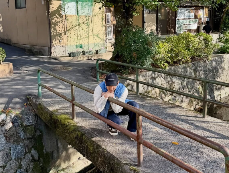 RM de BTS sobre un puente