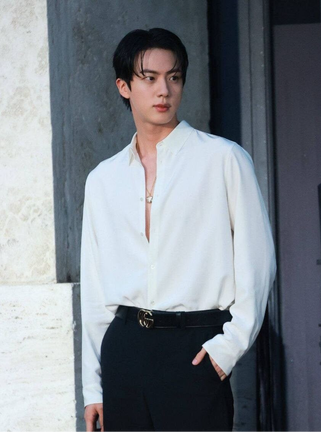 Jin en la semana de moda Gucci