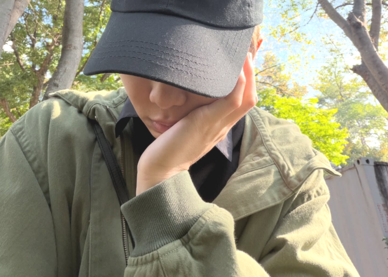 RM de BTS  pensativo