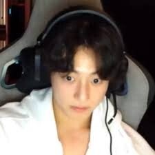 Jungkook de BTS jugando 