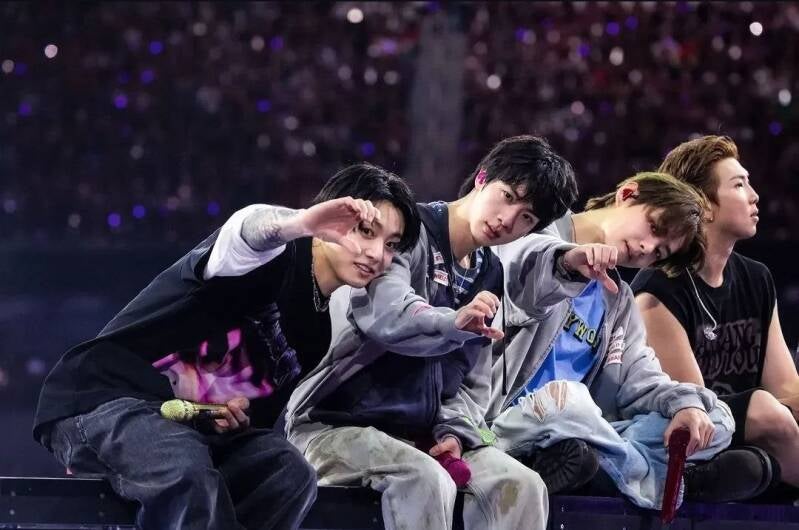 Jk, Jin, V, RM en concierto Tour Arirang