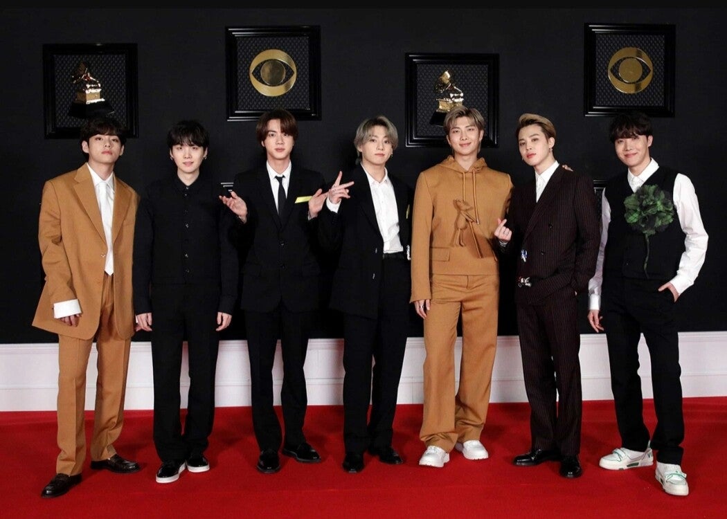 BTS en premios con sus marcas de ropa 