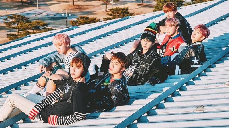 BTS en parte de su video Spring Day