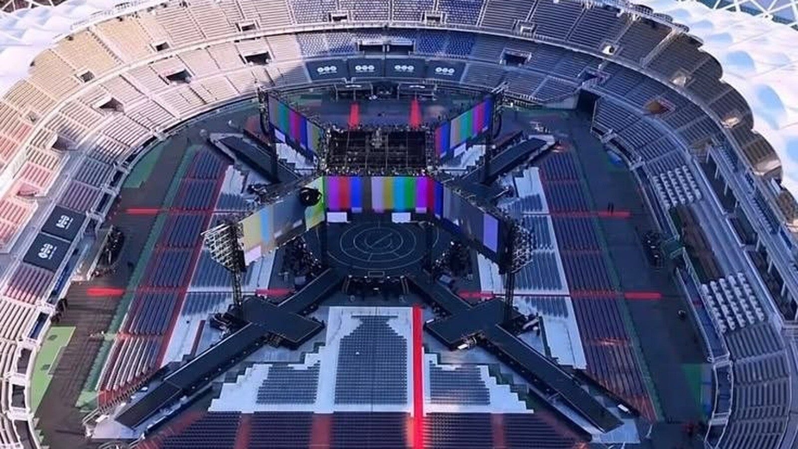 montaje y los accesos al escenario Tour Arirang de BTS