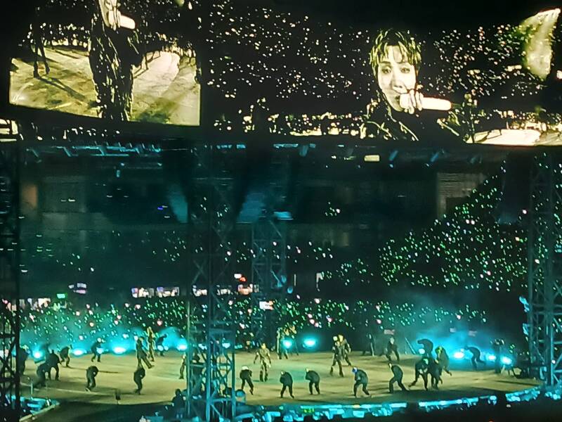BTS cantando en conicerto en GNP estadio