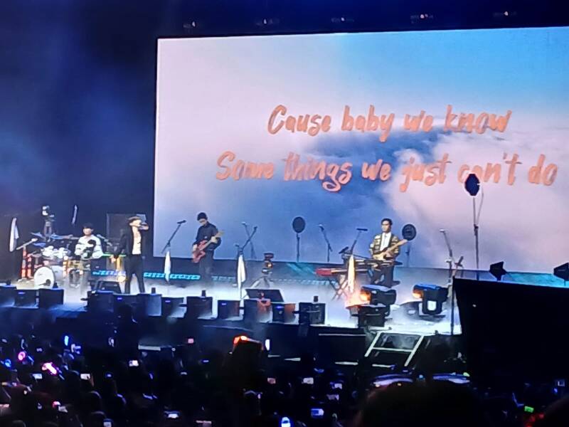 The Rose cantando una canción que no ha salido aún